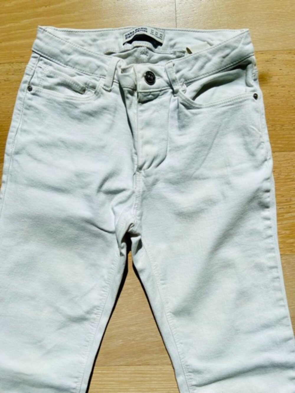 Zara Basic, white slim denim jeans, size:4, silver button and back tag